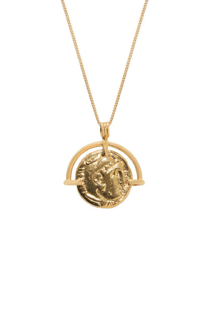 Symbolisme et Signification :  Ce pendentif incarne la puissance et la force légendaires de Zeus, roi des dieux dans la mythologie grecque, ainsi que la bravoure héroïque d'Hercule, fils de Zeus. Les deux côtés de la médaille reflètent des aspects différents de leur histoire mythologique, ajoutant une profondeur symbolique à votre style.